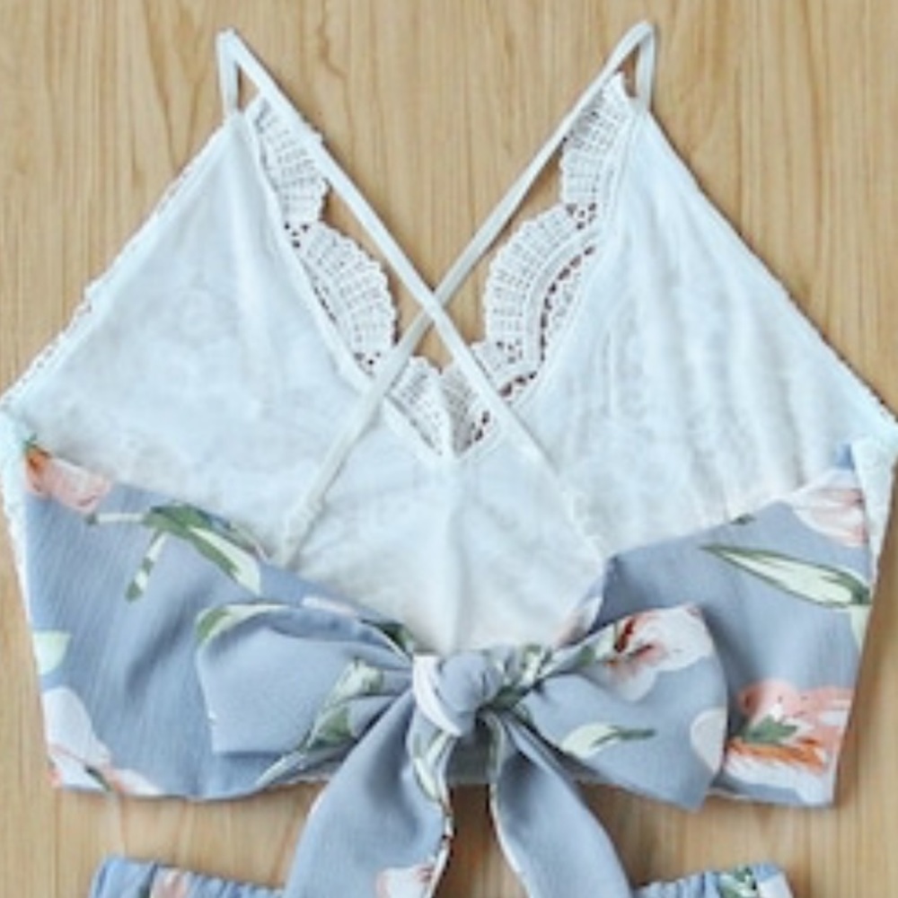 White laces race back set